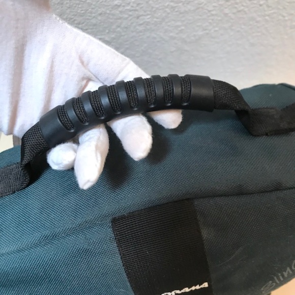 Adorama Sling Camera Bag. Large, W/ waist and sling strap. Multiple pockets, NEW - Picture 12 of 15